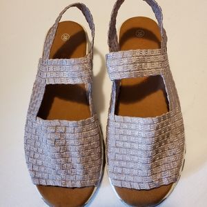 bernie mev. lilac sandles size 8